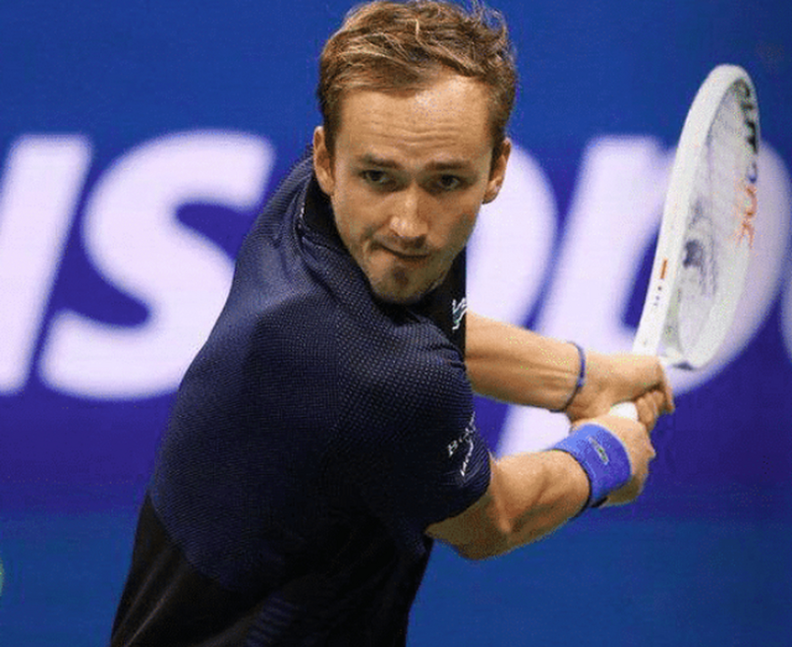 爱游戏娱乐-拉沃尔杯险胜美网，梅德韦杰夫刷新纪录