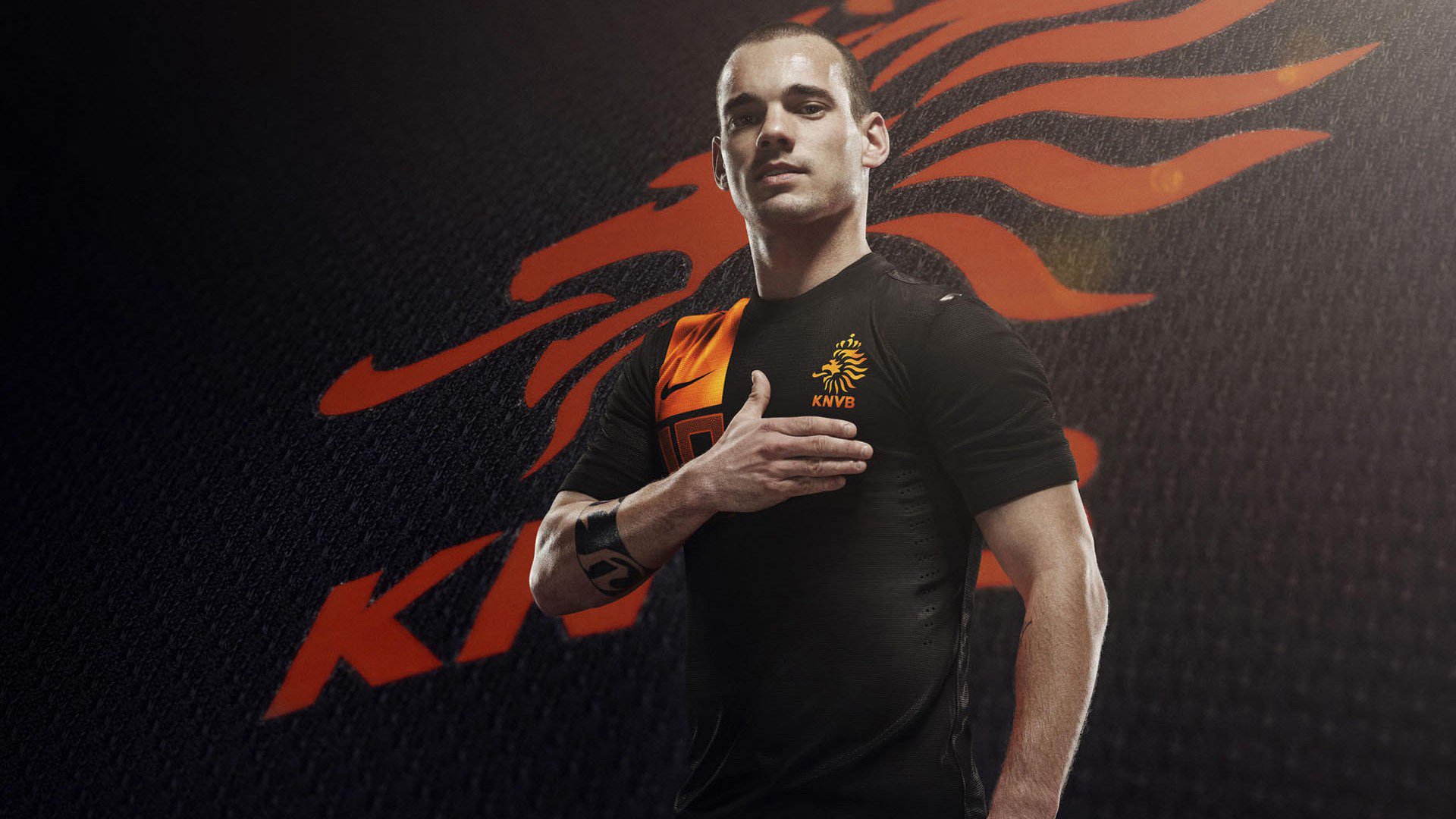 爱游戏入口-苏亚雷斯持续制造杀伤，丹麦防守锁死那不勒斯，当南美野性撞上北欧铁壁